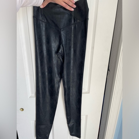 BLACK FAUX LEATHER CROSS WAIST BAND LEGGINGS - Picture 5 of 6